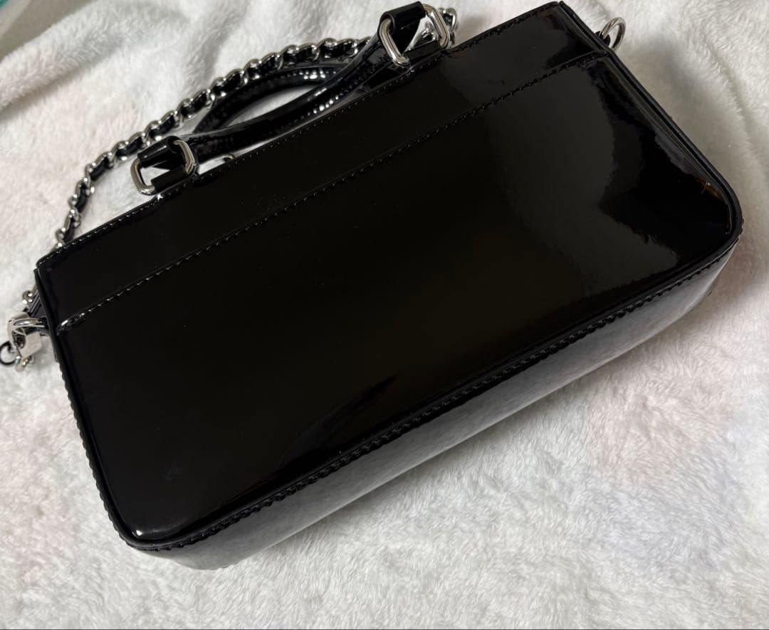 riu エナメルキルティングフォーンバック　ブラック