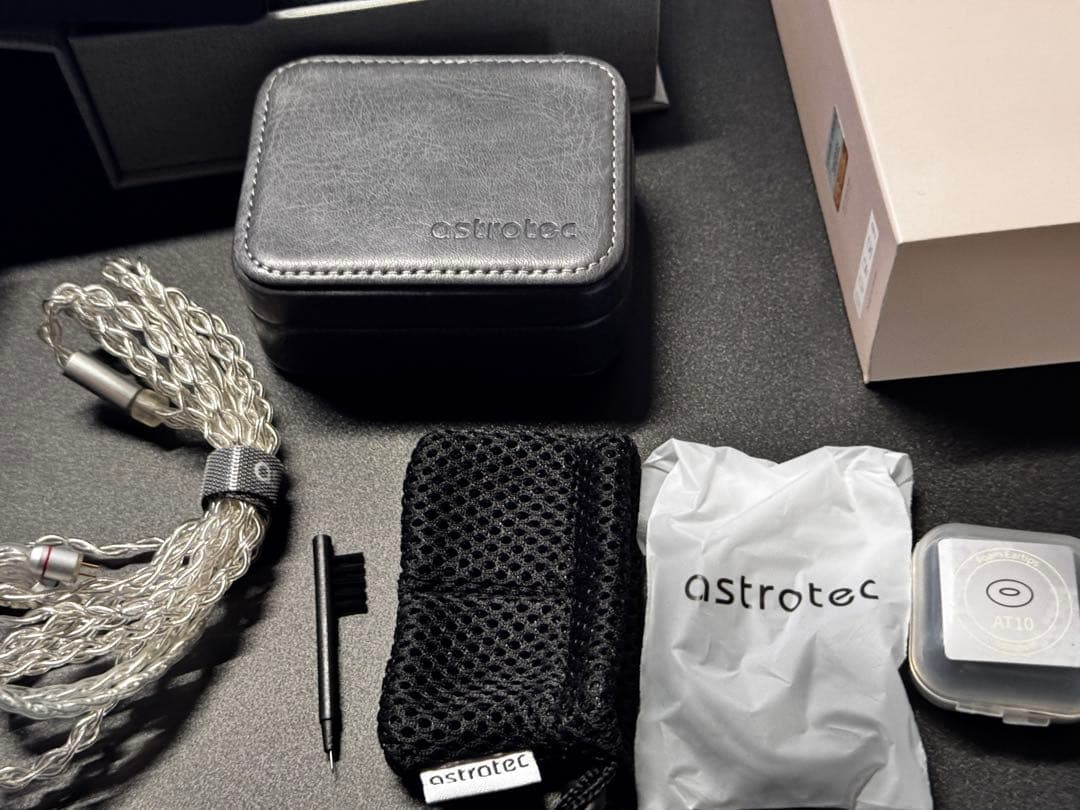 astrotec Lyra Clover リケーブル可能イヤホン 専用ケース付き