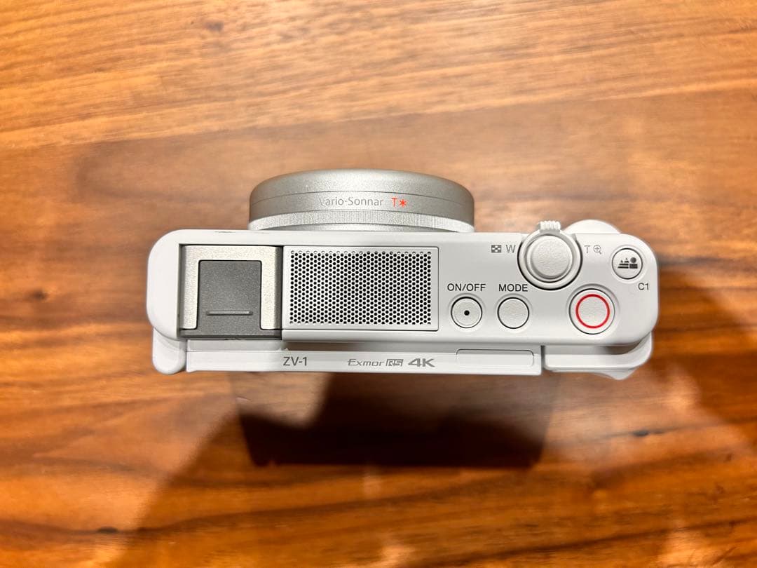 【v-logカメラ】SONY ZV-1 ホワイト デジタルカメラ＋グリップ