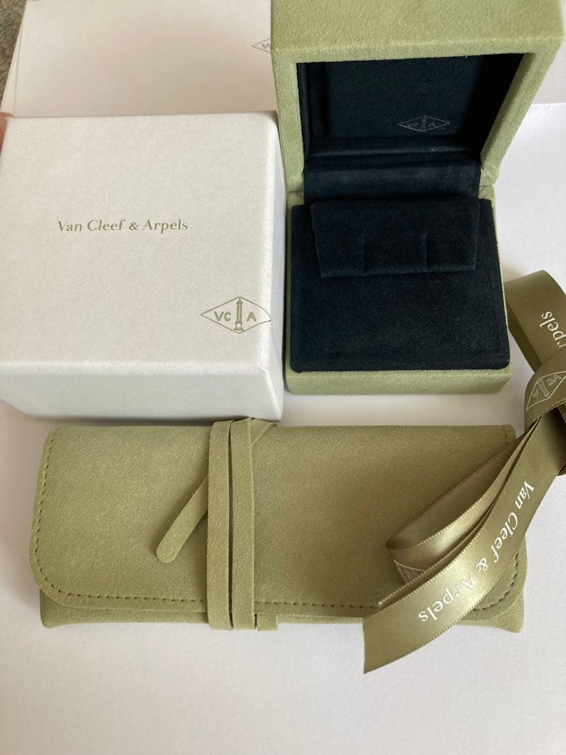 ヴァンクリーフ&アーペル ピアスケース 箱 ボックス クリーニングキット リボン