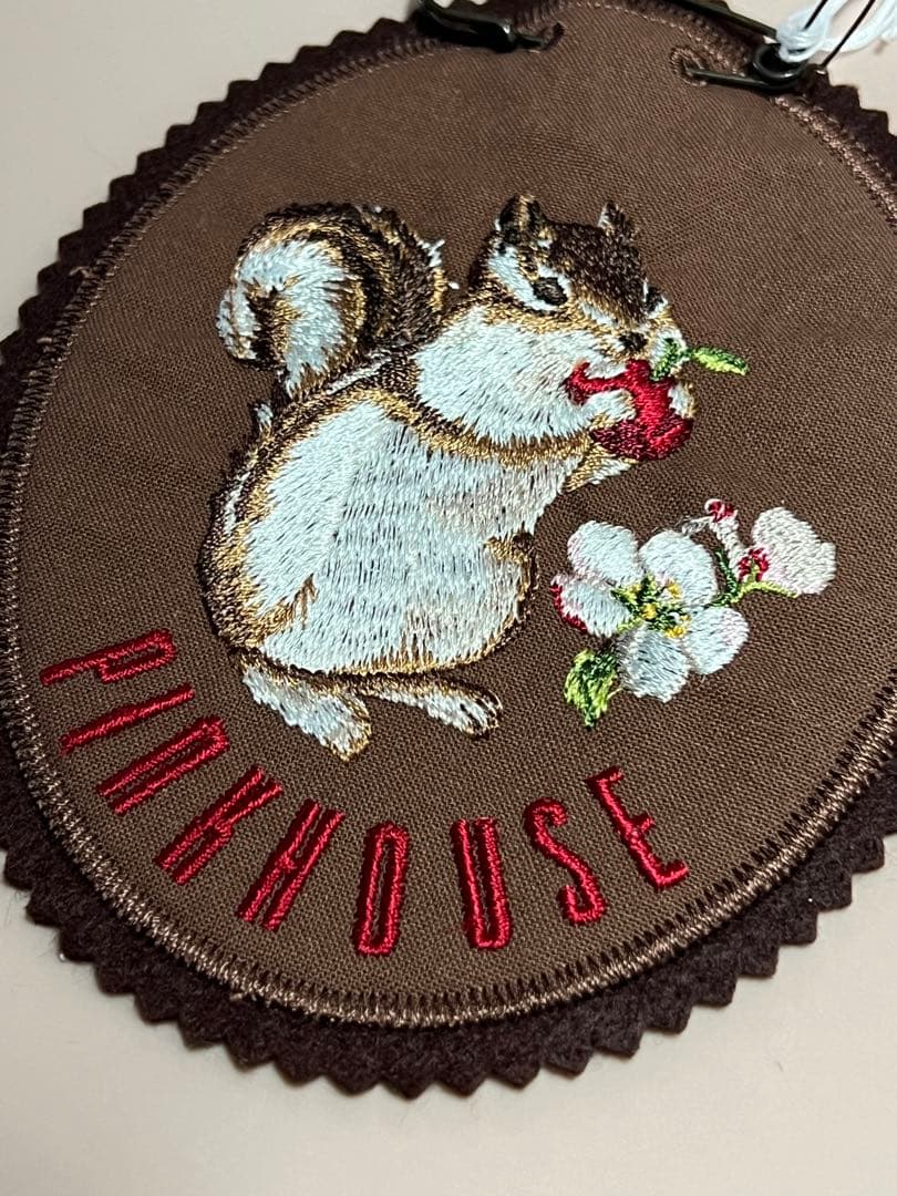 ピンクハウス　刺繍ワッペン　リス　りんご