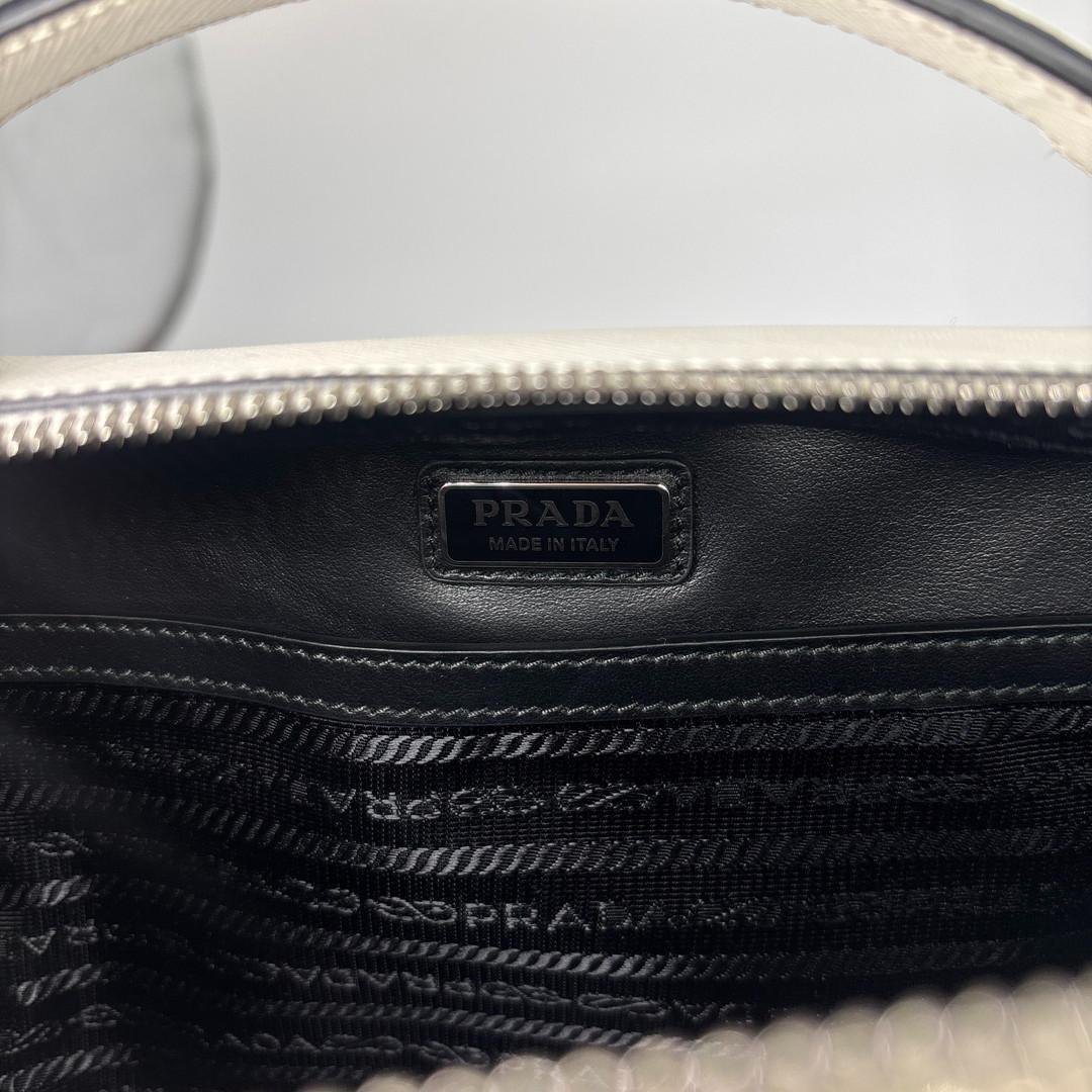 新品未使用/IC プラダ 2VH069 サフィアーノレザー ショルダーバッグ