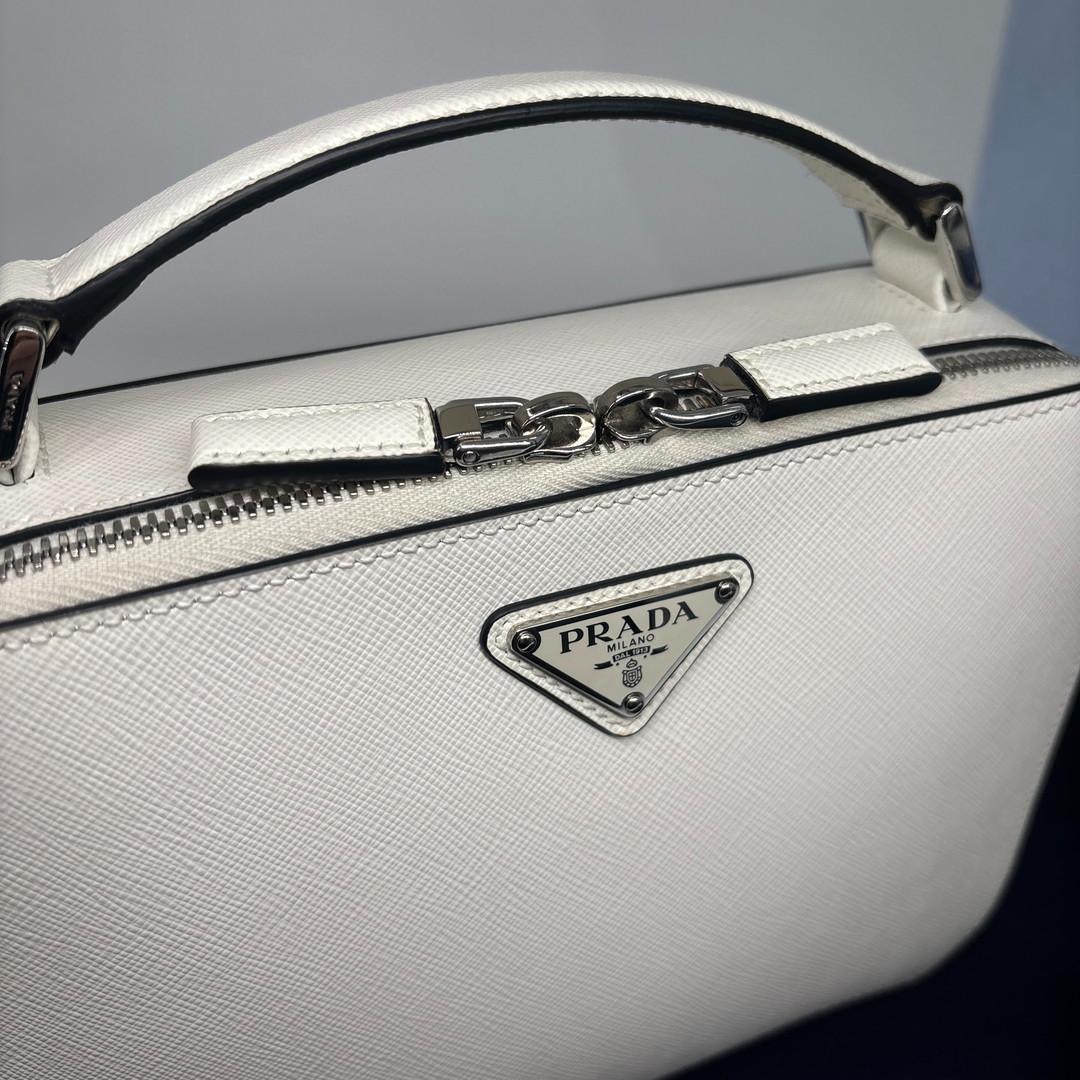新品未使用/IC プラダ 2VH069 サフィアーノレザー ショルダーバッグ
