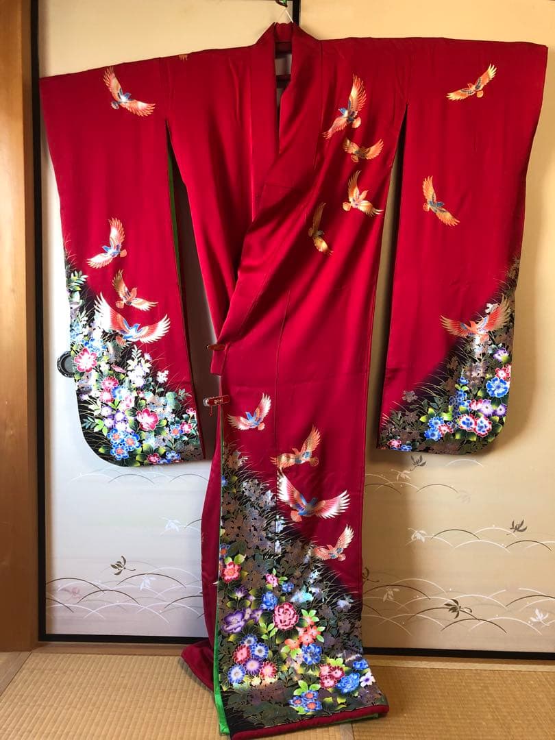 【超美品】婚礼 花嫁 引き振袖 赤 鳥花柄 フォトスタジオにて使用