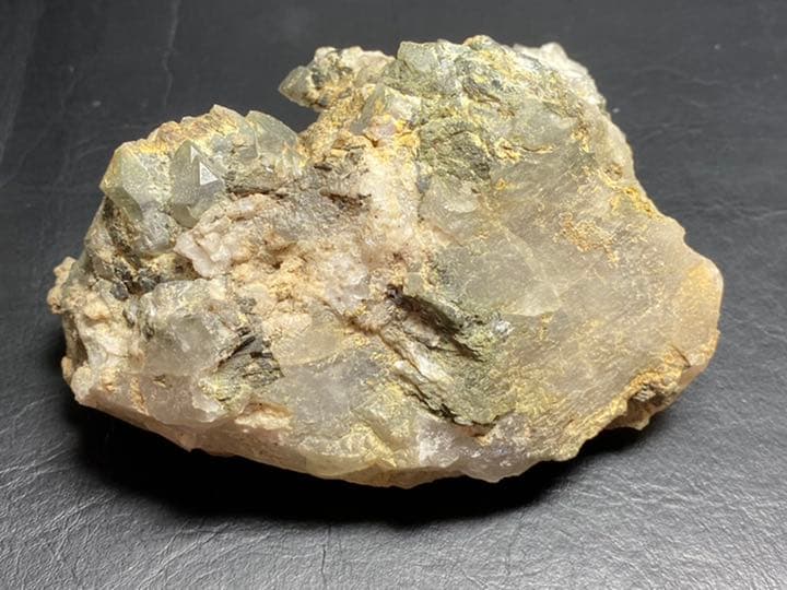 ザギ水晶　ザギマウンテンクォーツ 728g