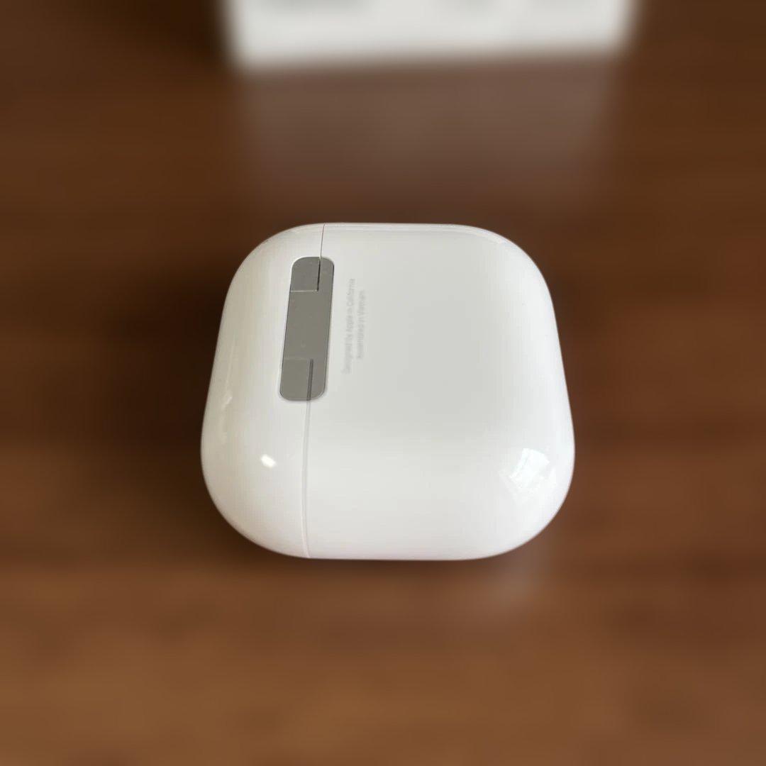【美品】アクティブノイズキャンセリング搭載　AirPods4 本体