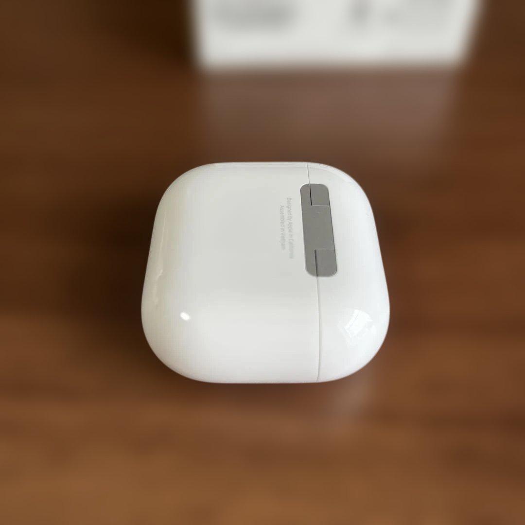【美品】アクティブノイズキャンセリング搭載　AirPods4 本体