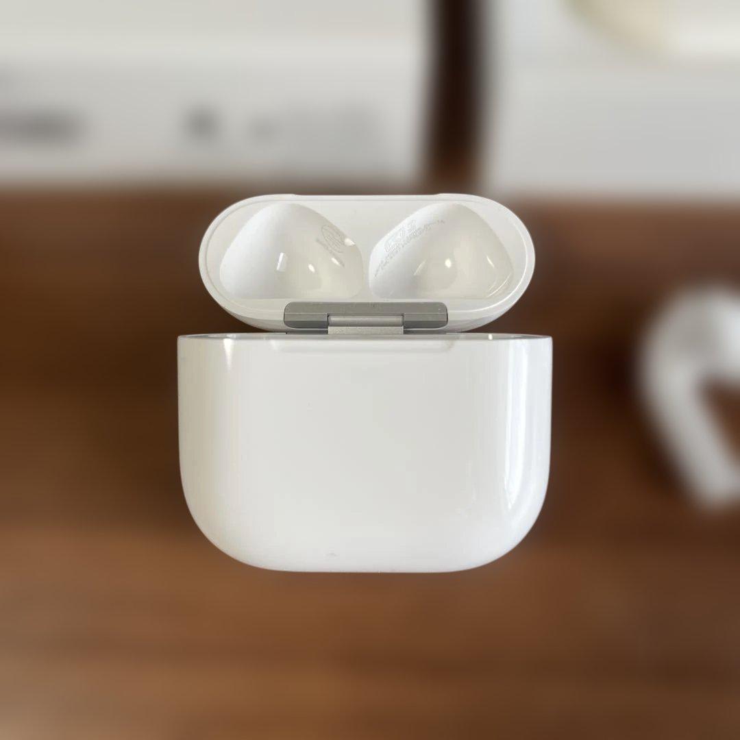 【美品】アクティブノイズキャンセリング搭載　AirPods4 本体