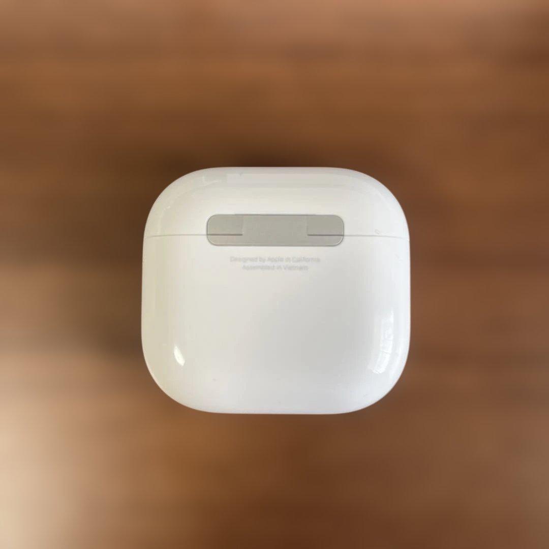 【美品】アクティブノイズキャンセリング搭載　AirPods4 本体