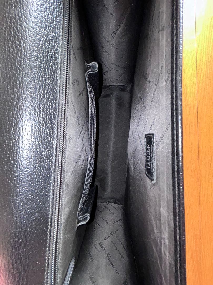 フェラガモ ブリーフケース 黒