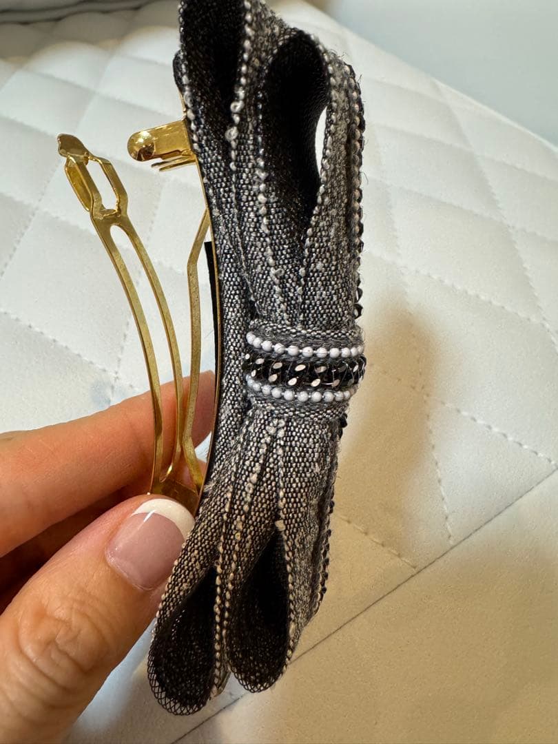 アレクサンドルドゥパリヘアバレッタ　ビジュー×レース×モノトーンデザイン