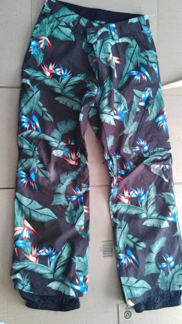 Burton ak　パンツ　M