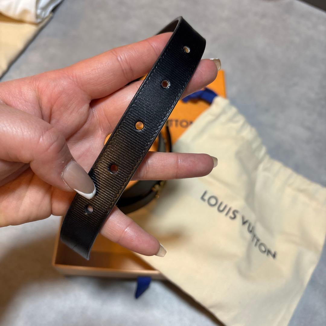 LOUIS VUITTON ブラックレザーベルト　レディース