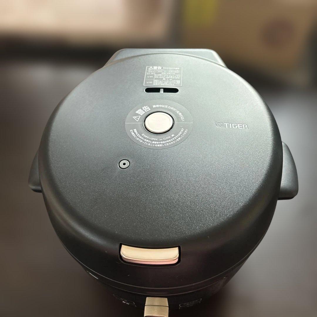 【美品】タイガー TIGER COK-B400 KM 電気圧力鍋　24年製