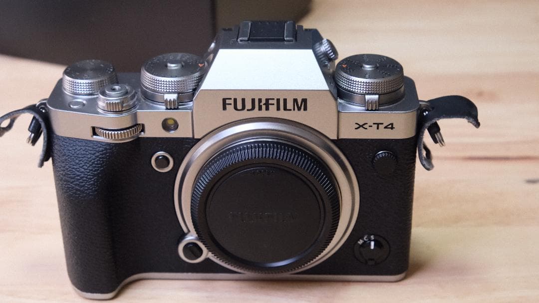 【修理点検済】FUJIFILM (フジフイルム) X-T4 ボディ　シルバー