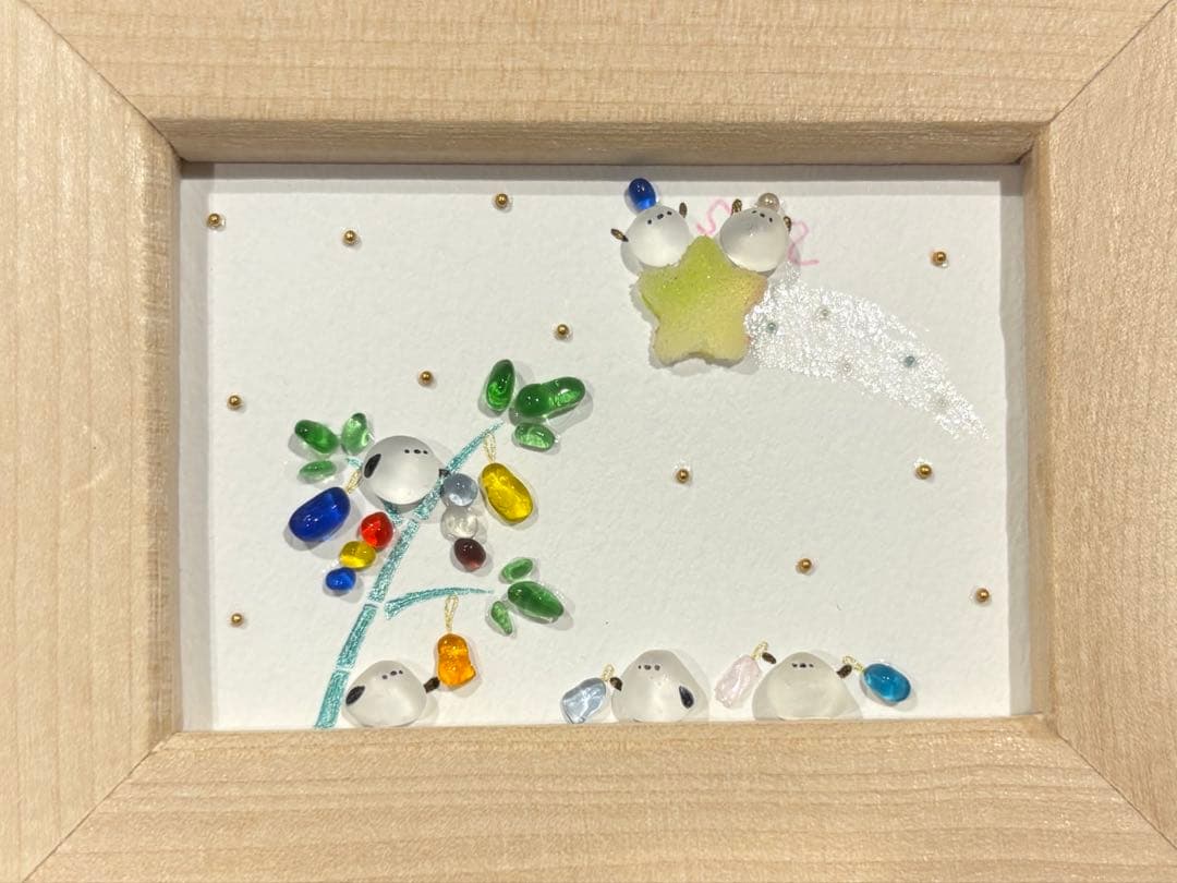 シマエナガといちご畑　。シーグラスアート