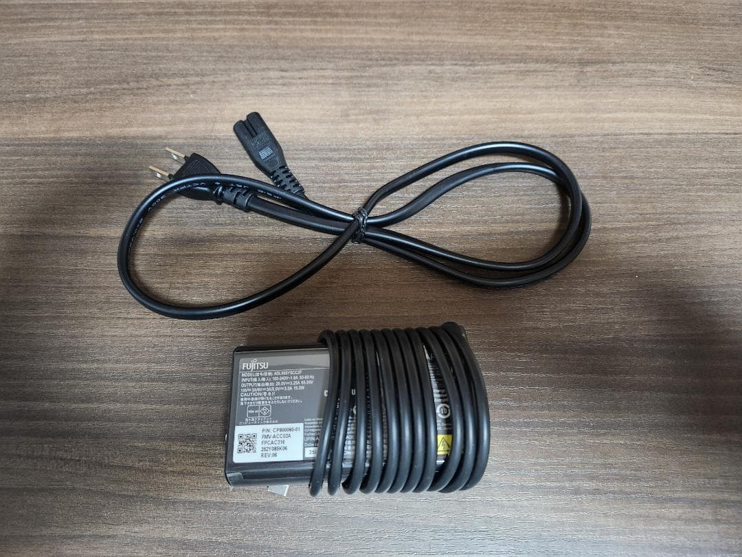 ほぼ未使用 LIFEBOOK UH i5-1235U 16GB Office他