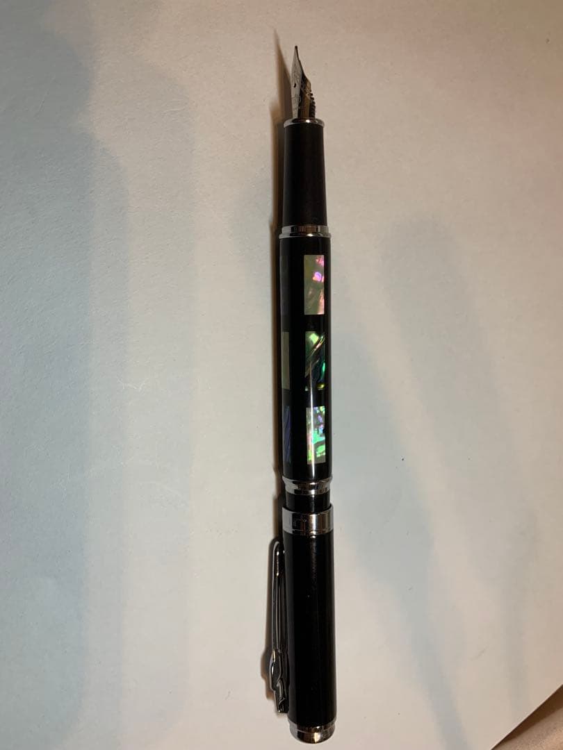 貝殻デザインの万年筆