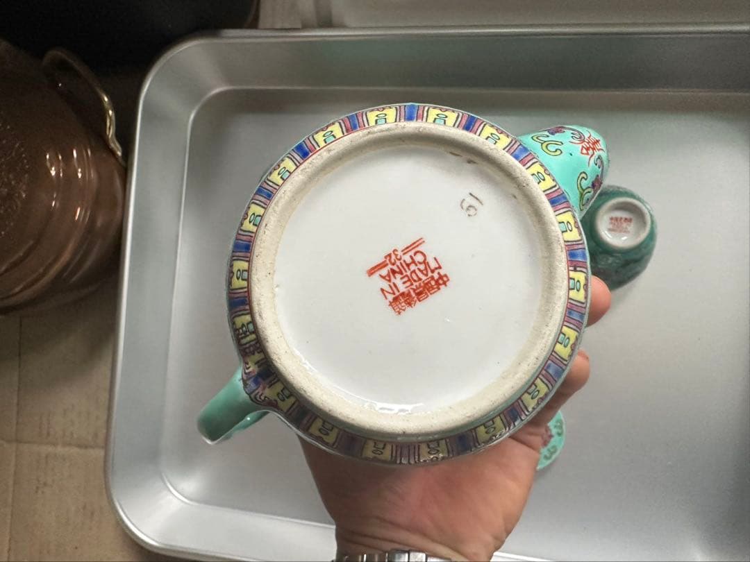 エメラルドグリーンのティーポットと茶碗セット