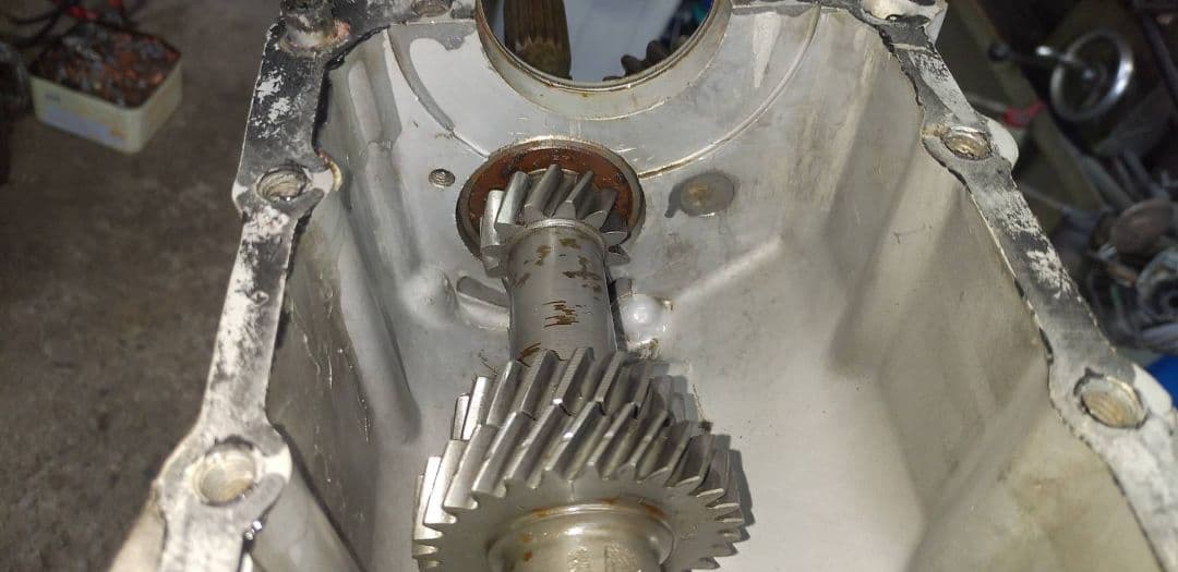 ジムニーsj30 改5速用ミッション　アッセンブリ　ニュートラルスイッチなし