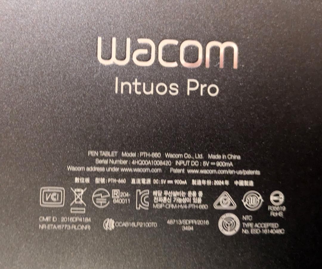 液タブ・ペンタブ Wacom Intuos Pro Medium PTH-660