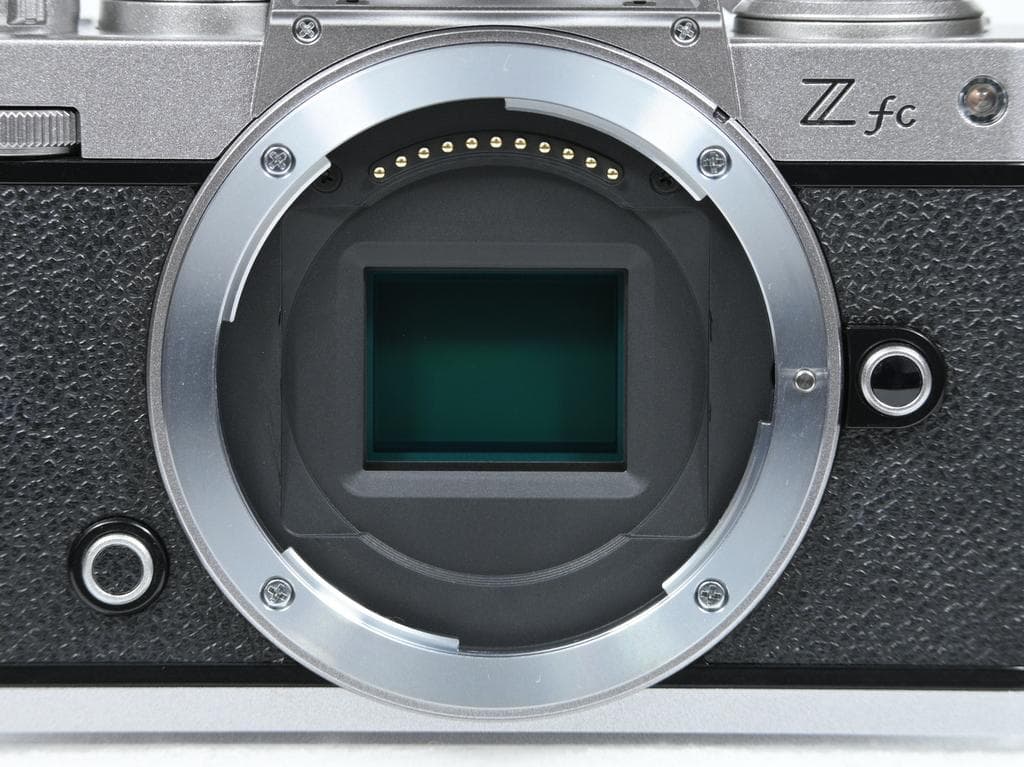 【ほぼ新品】 ニコン　Nikon Z fc レンズキット 《ショット数412》