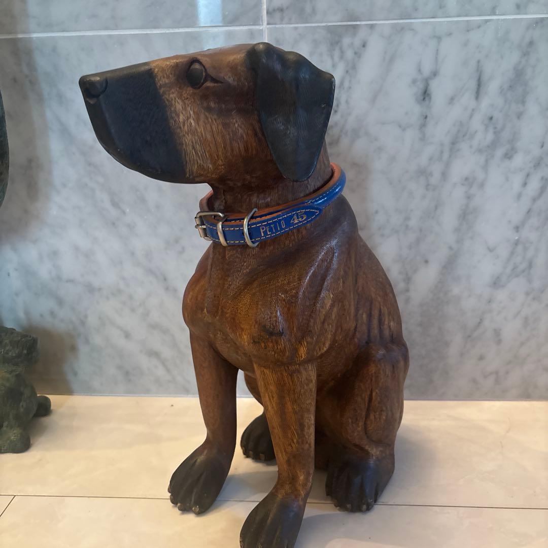 ヴィンテージ　可愛らしい瞳と威厳のある姿が素敵な一刀彫の犬の特大彫刻オブジェ