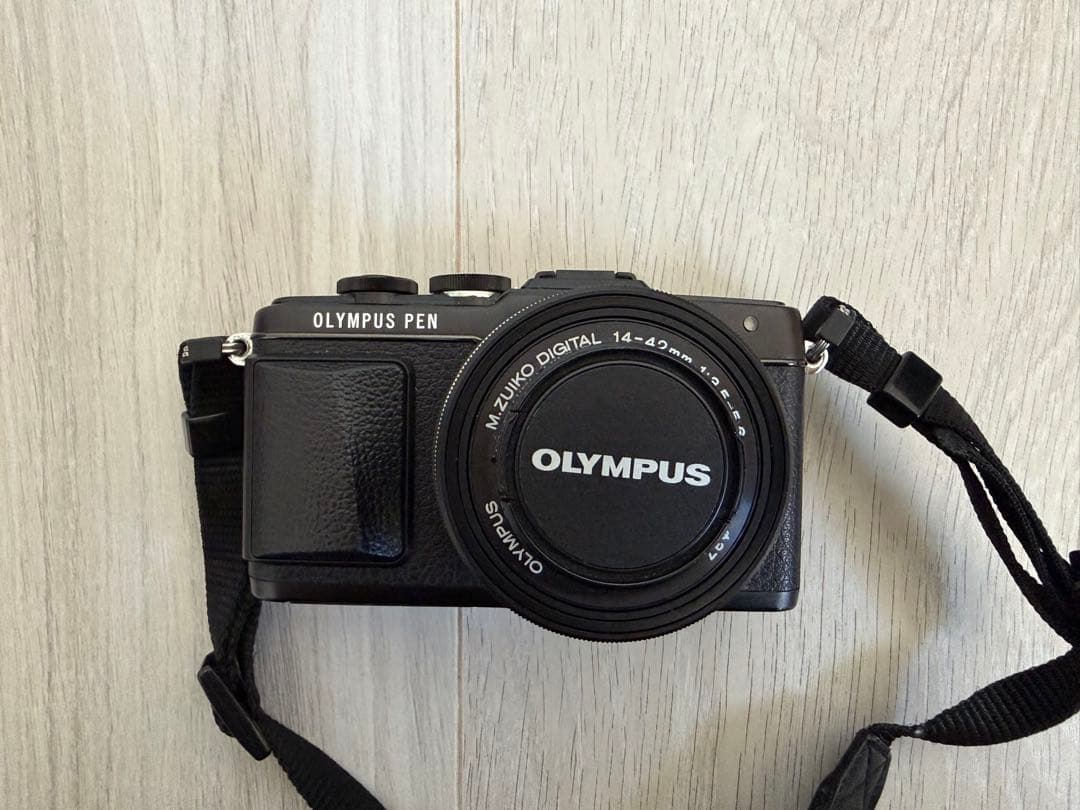 Olympus PEN Lite E-PL7 本体と付属品