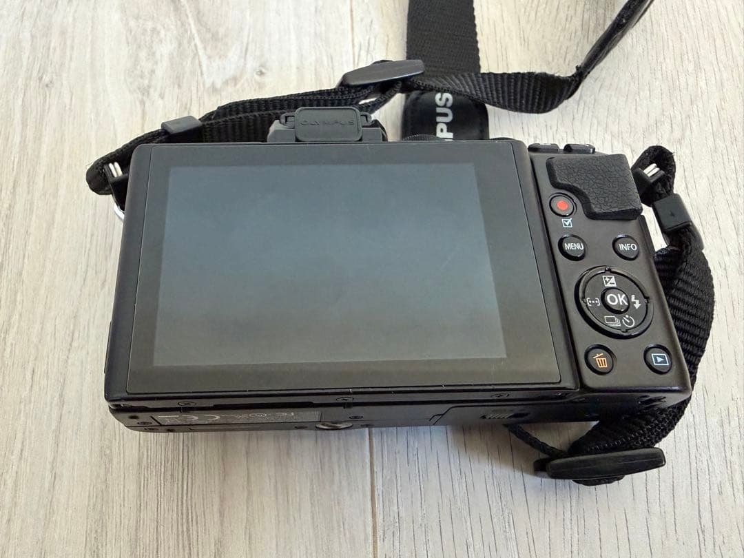 Olympus PEN Lite E-PL7 本体と付属品