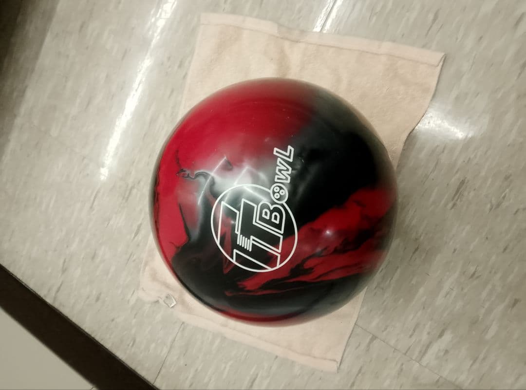 ボーリングボール　14ポンド　２点セット　ケース付き