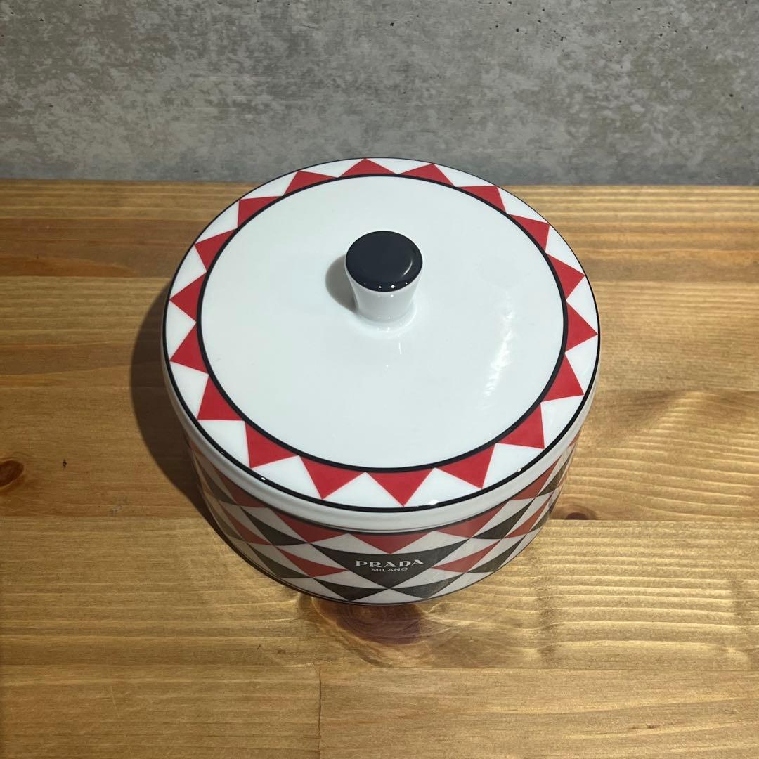 シ*ア様 未使用 PRADA ポーセリン アクセサリー ジュエリー ケース 陶器