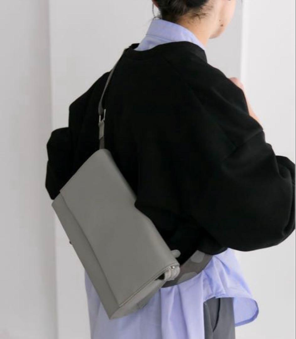 タグ付き　イアパピヨネ　本革　ワイドテープショルダーバッグ/ボディバッグ