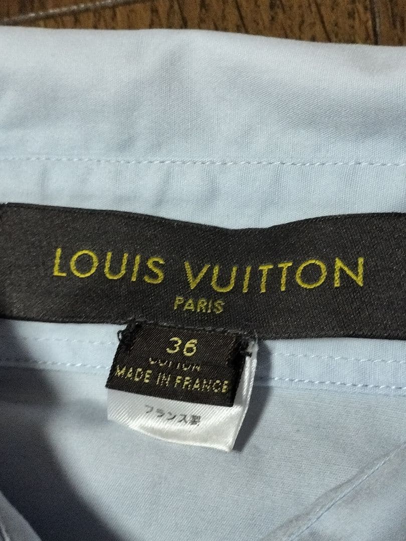 ルイヴィトンLOUIS VUITTON ライトブルー長袖シャツロゴボタンブラウス