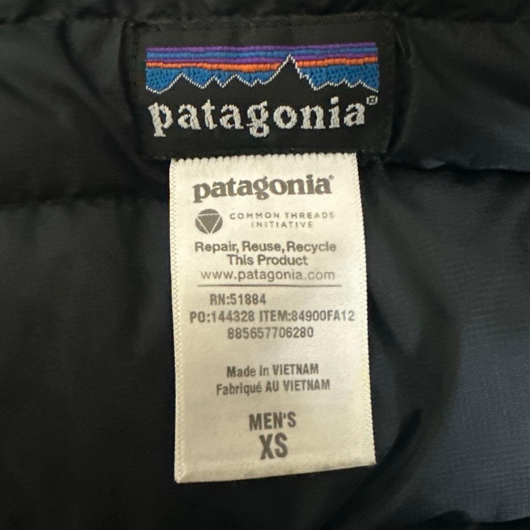 《patagonia》 パタゴニア (XS) フード付きダウンジャケット 難あり