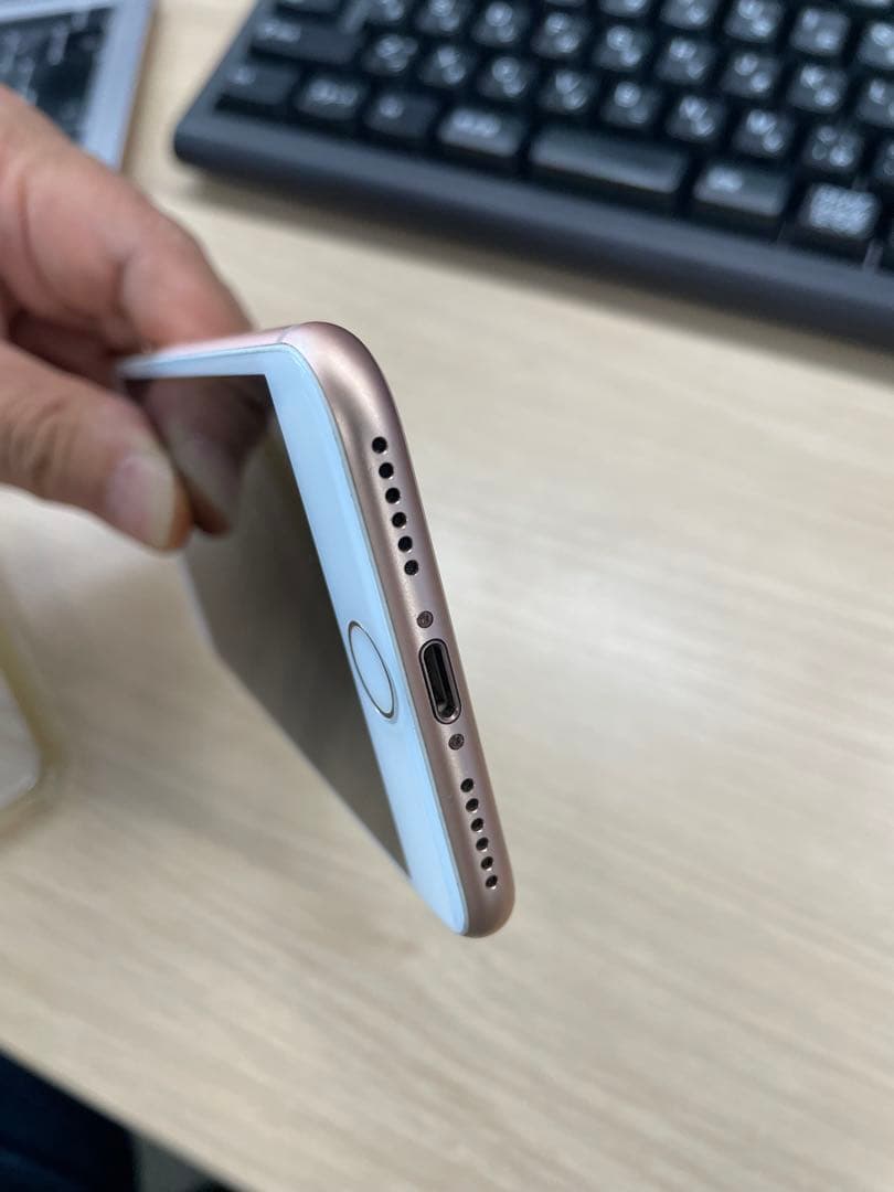 iPhone8 ゴールド色