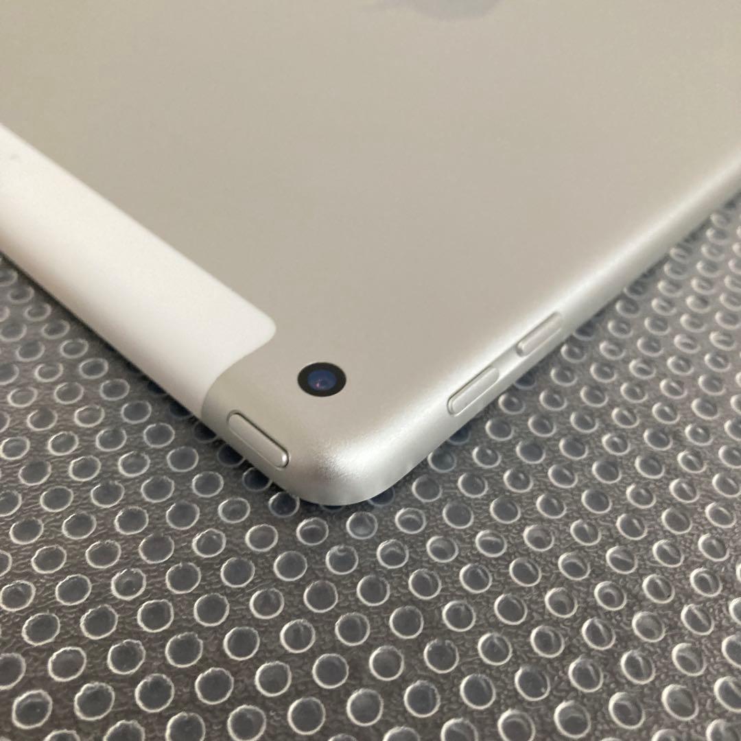 2855 電池最良好☆比較的美品☆iPad5 第5世代 32GB SIMフリー☆