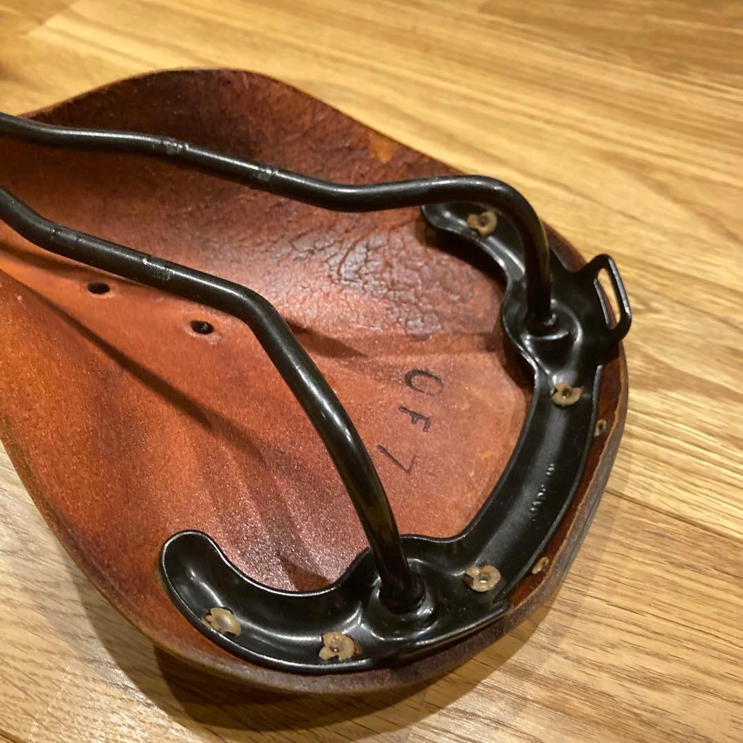 BROOKS サドル Classic （B17 スタンダード honey）