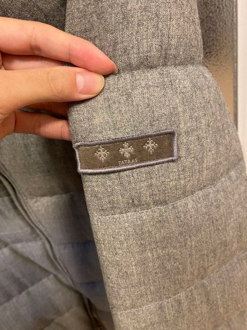 TATRAS フード付きグレー ダウンジャケット