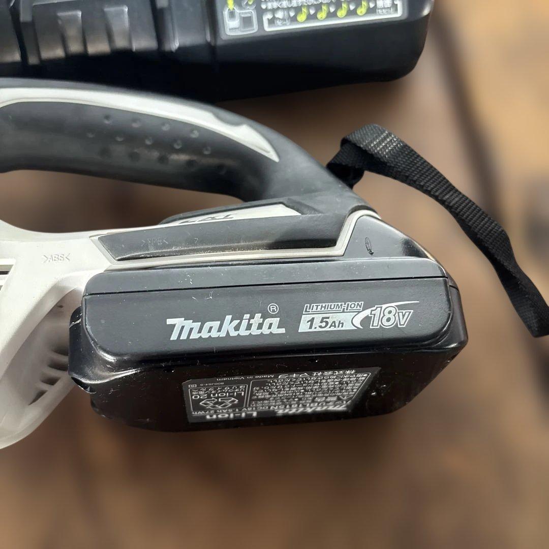 makita 充電式クリーナー CL182FD 18Vバッテリー付 掃除機