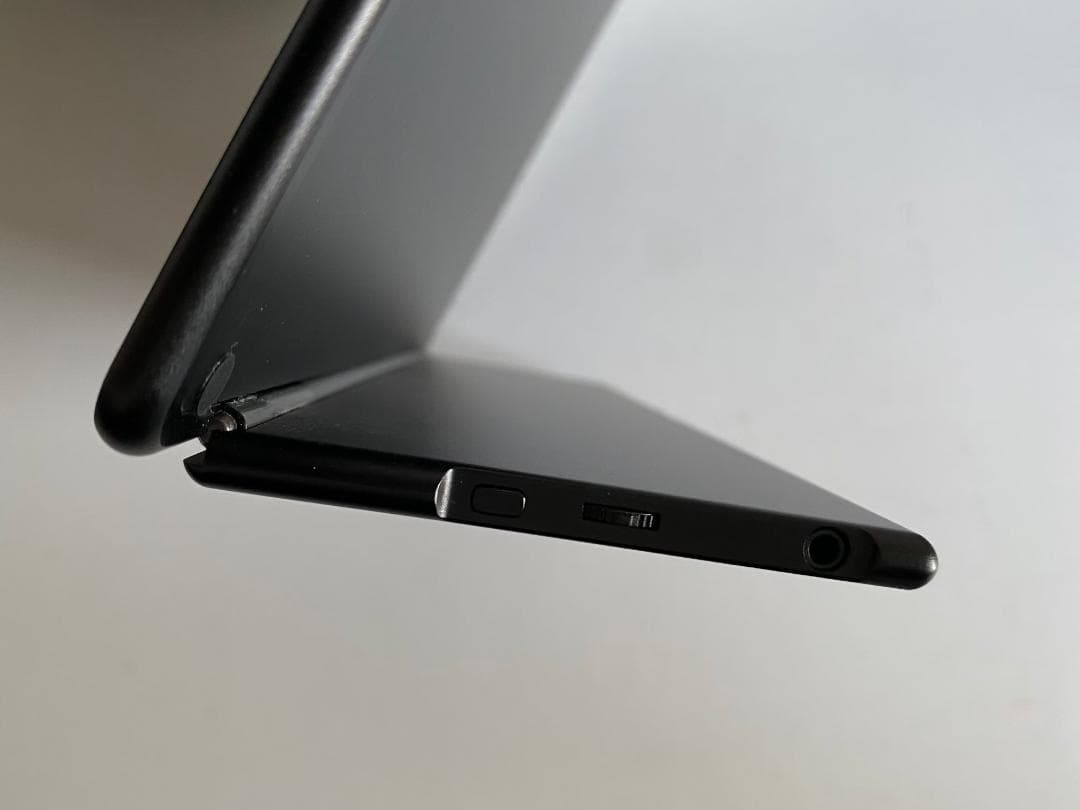 EWEI 4K OLED 有機EL モバイルモニター　15.6インチ