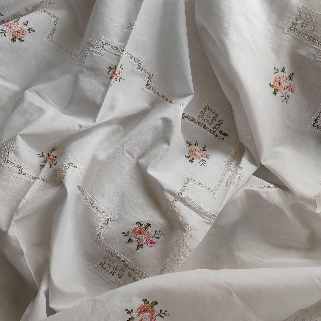 イギリスVintage　薔薇のモチーフ　コットンレース　大判　テーブルクロス