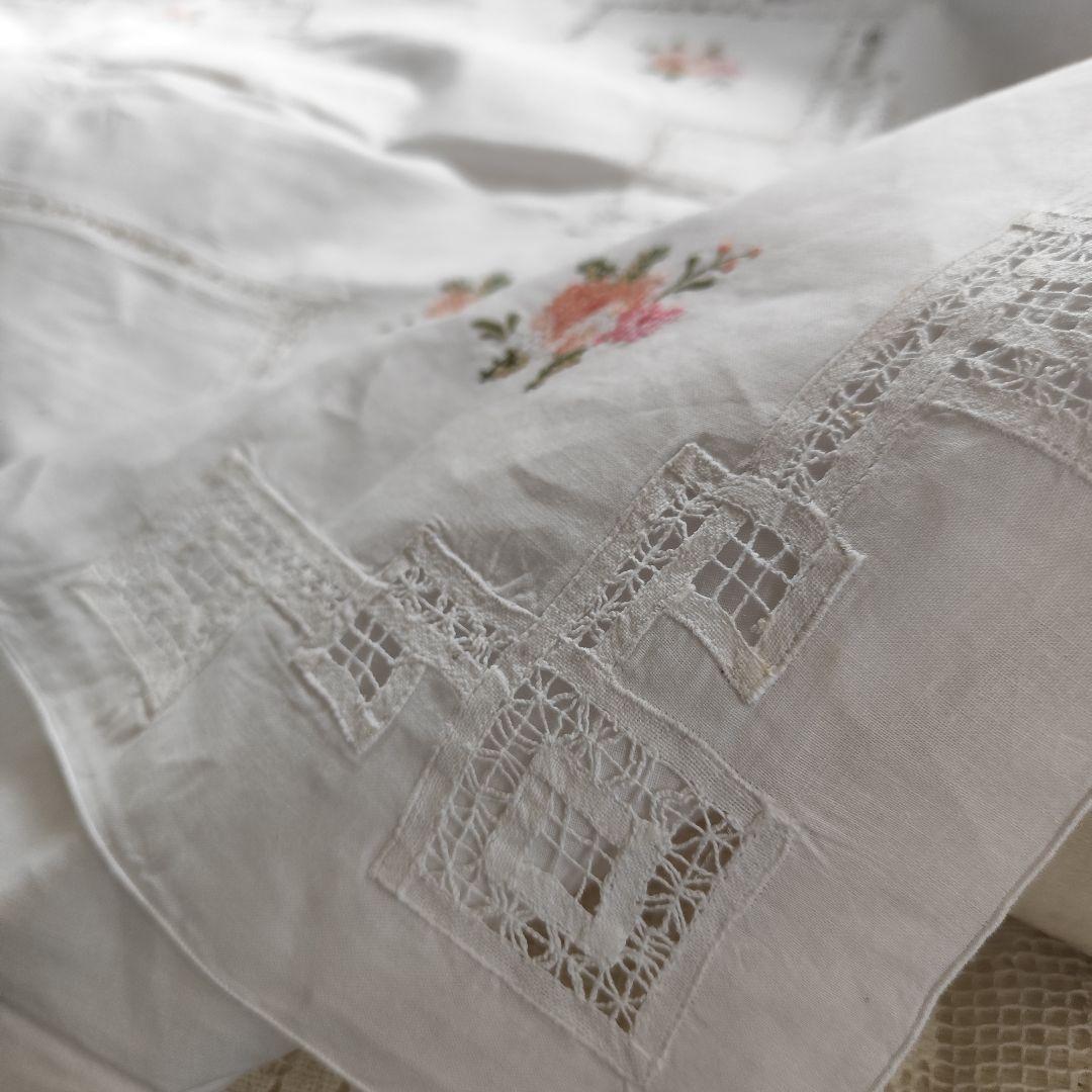 イギリスVintage　薔薇のモチーフ　コットンレース　大判　テーブルクロス