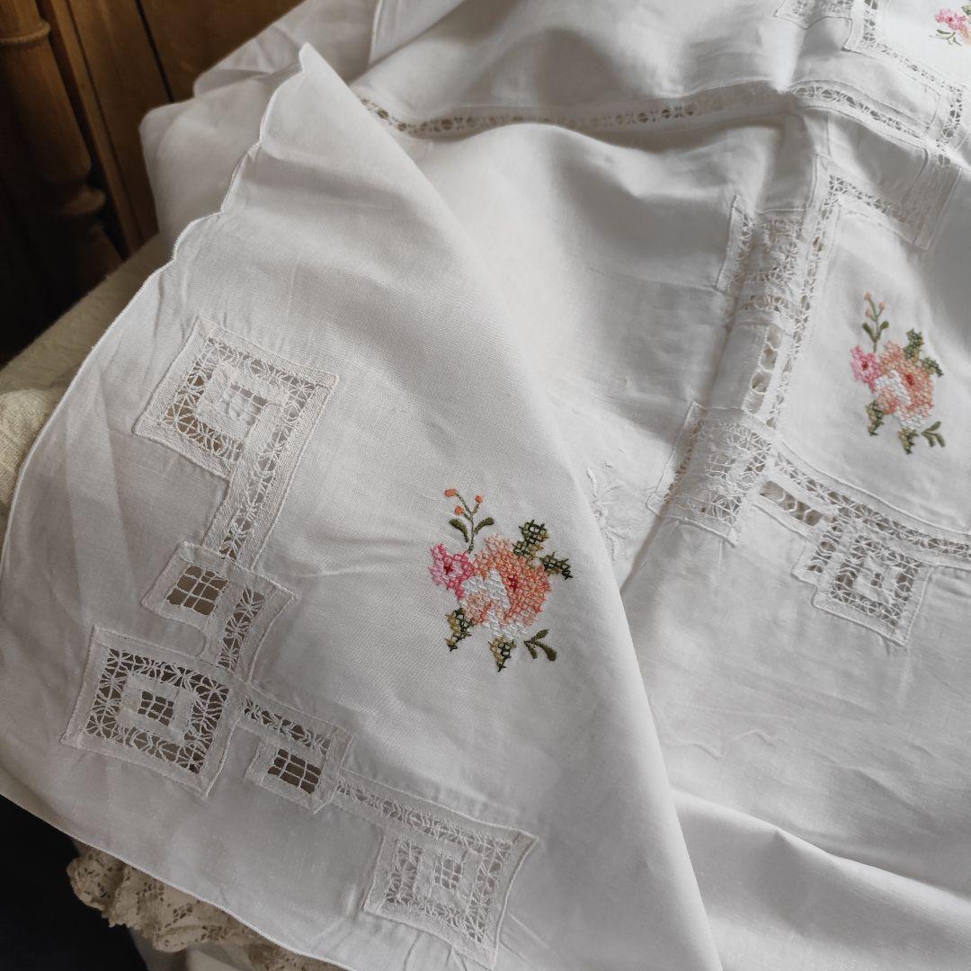 イギリスVintage　薔薇のモチーフ　コットンレース　大判　テーブルクロス