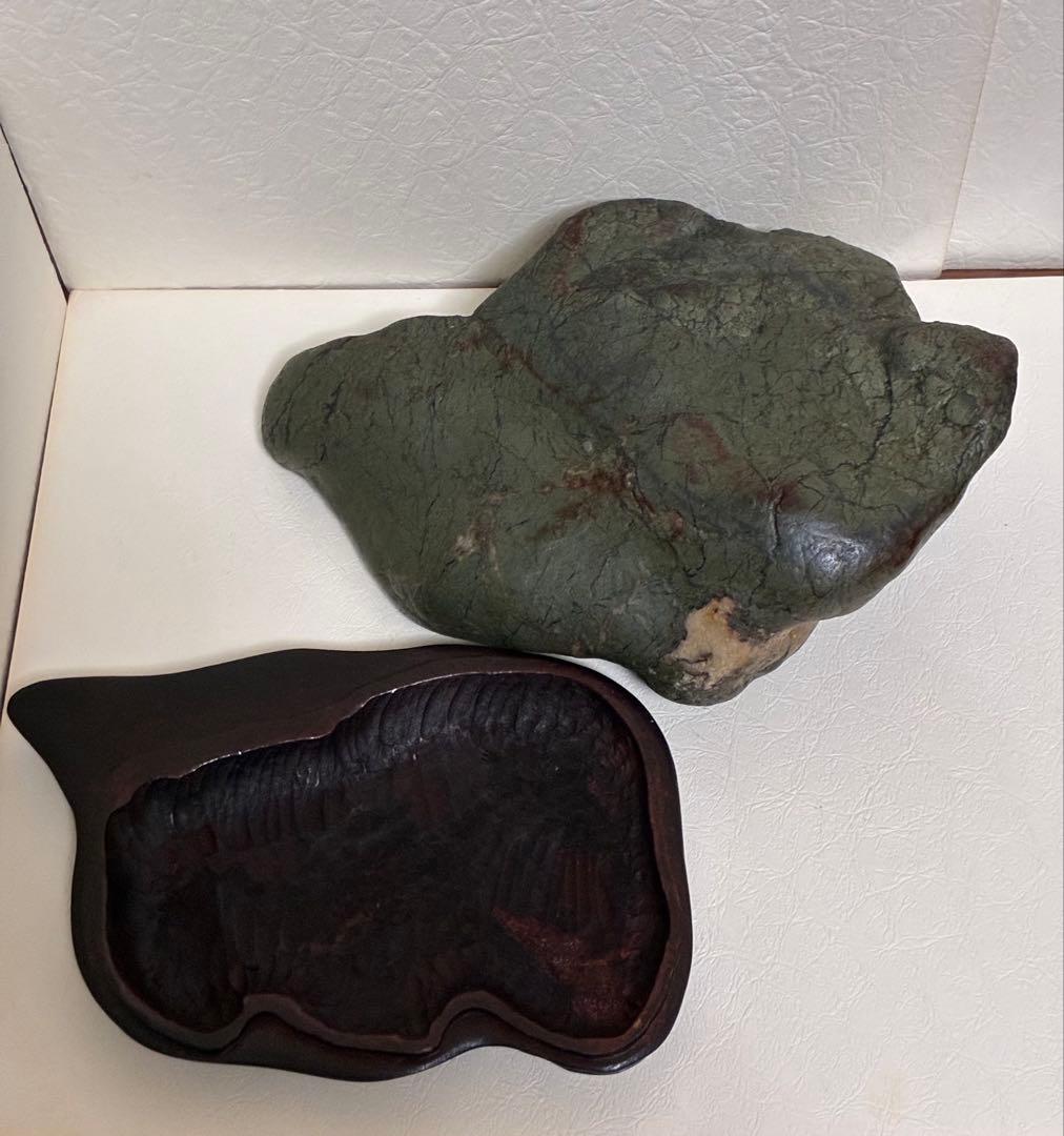 北海道神居古潭石　輝緑サ（12）木製台座付き