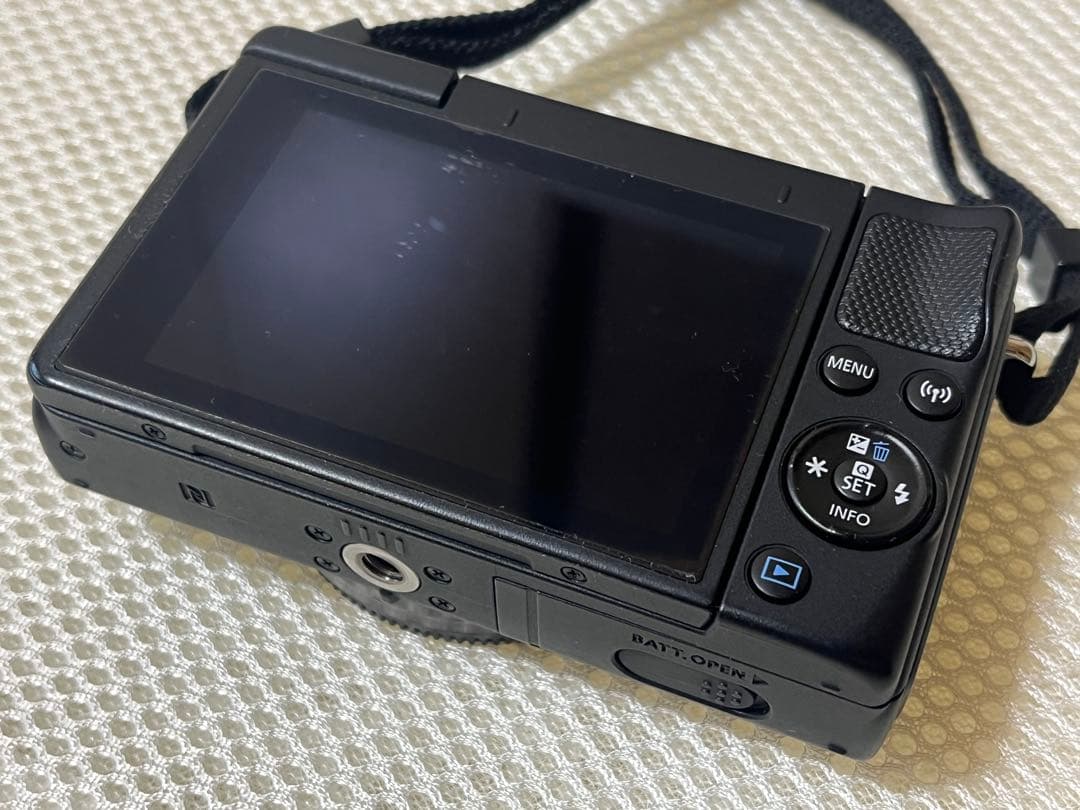 Canon EOS M100 Wレンズキット