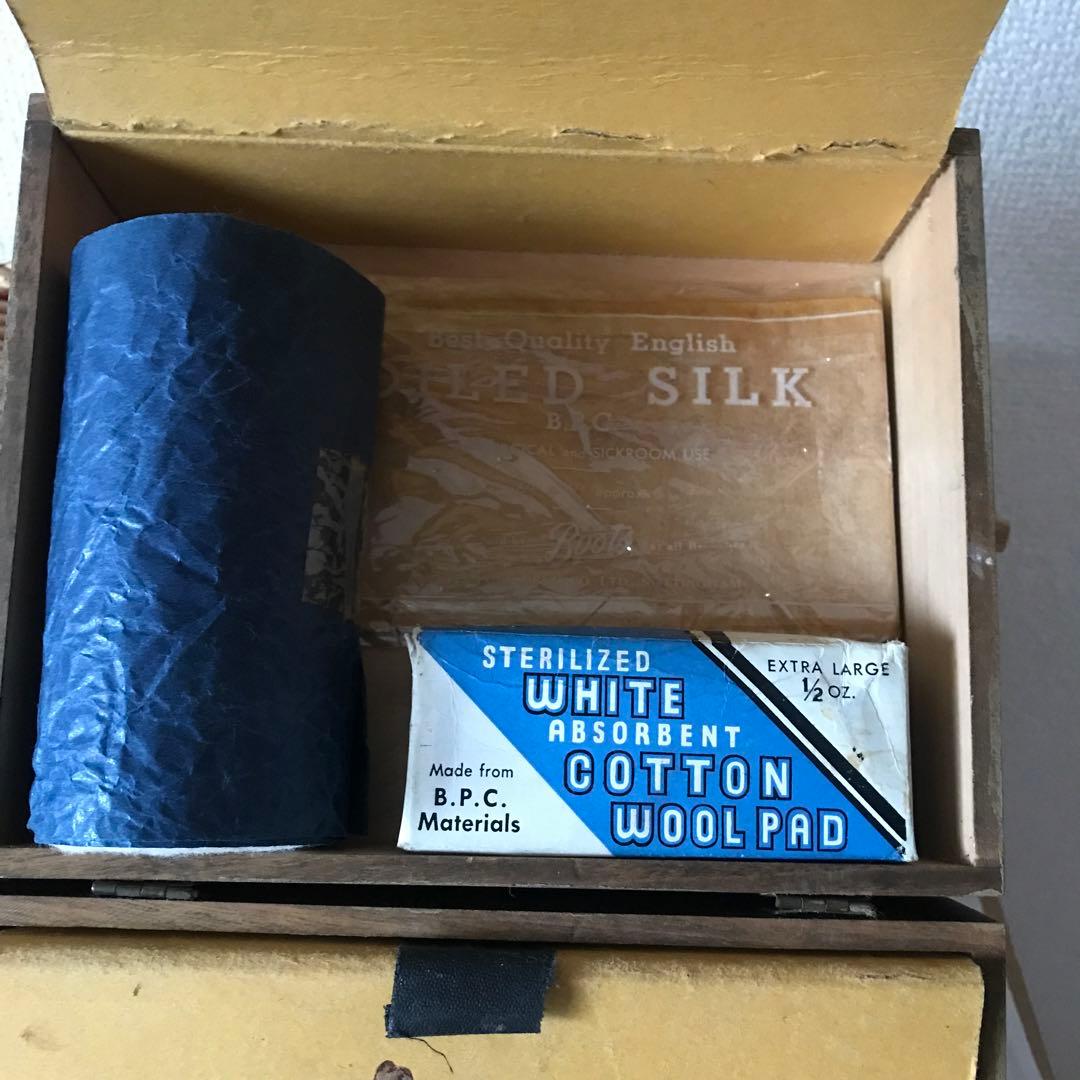 イギリスアンティーク　ファーストエイドケース　Boots 救急箱　ボックス