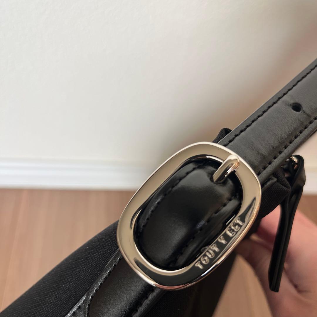 TOUT Y EST カノ トワル スモールバッグ　ブラック