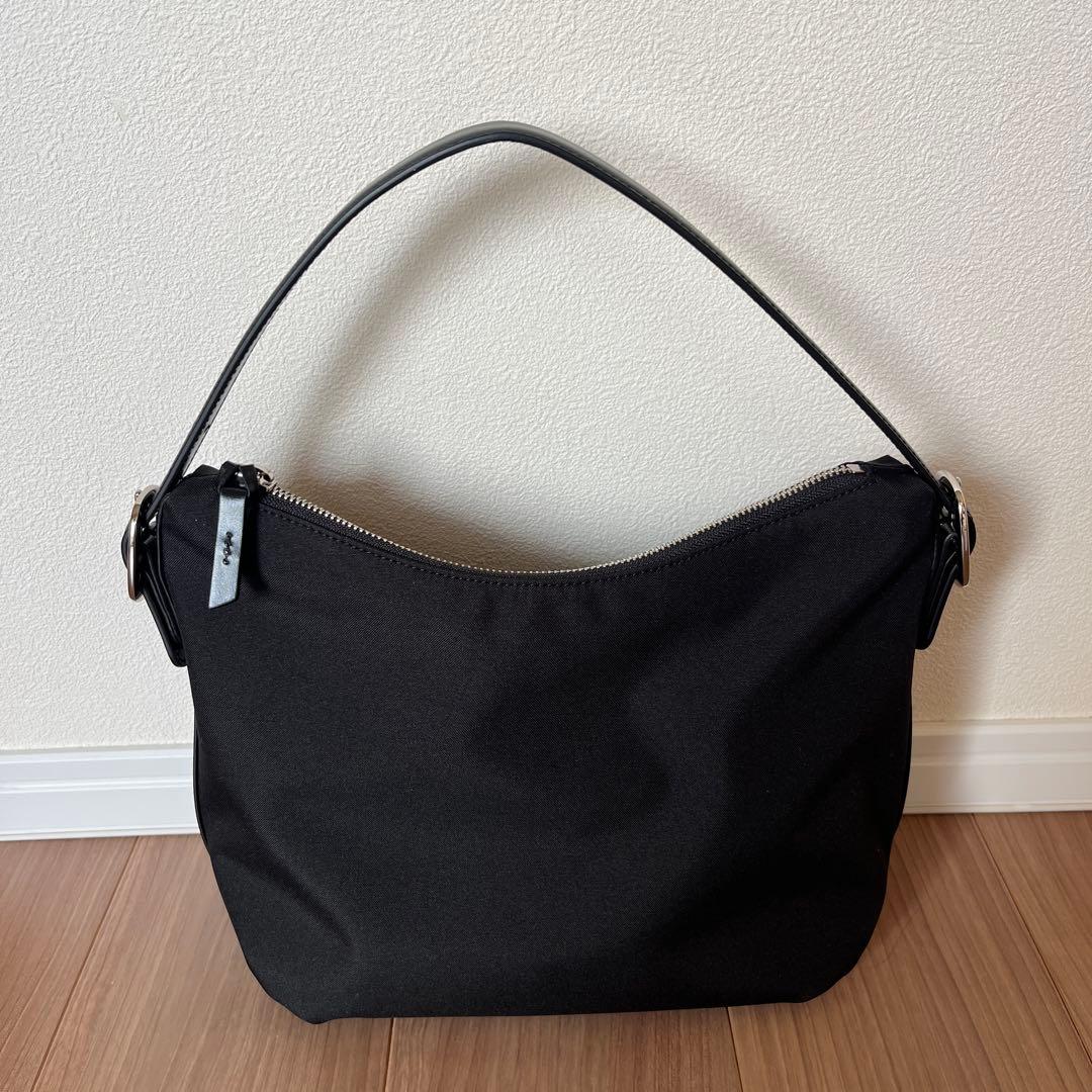 TOUT Y EST カノ トワル スモールバッグ　ブラック