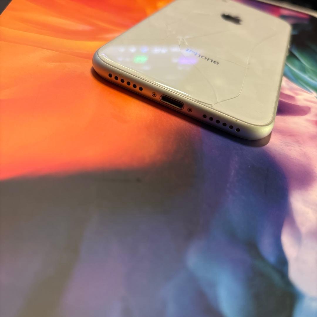 Apple iPhone 8 64GB シルバー 本体のみ