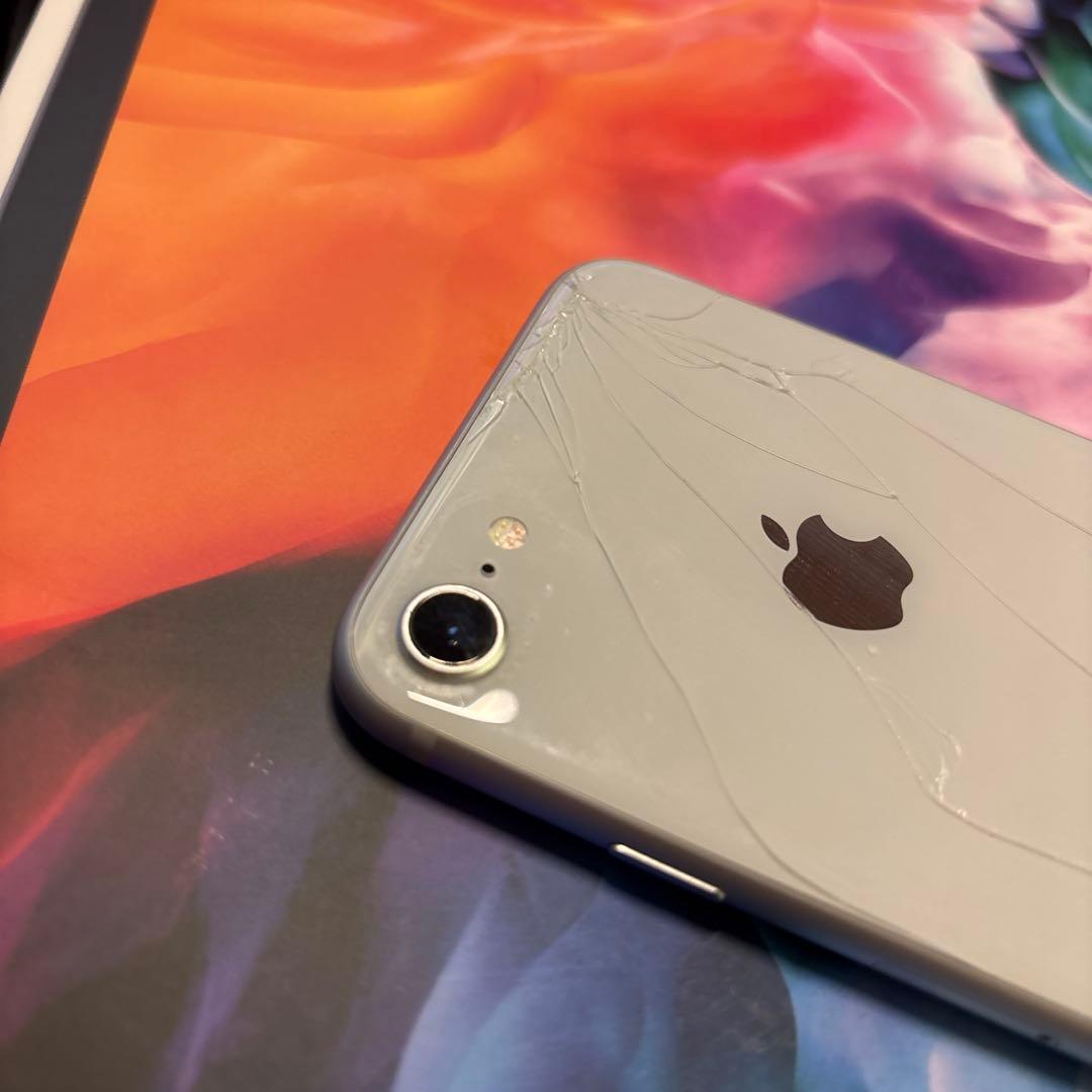 Apple iPhone 8 64GB シルバー 本体のみ